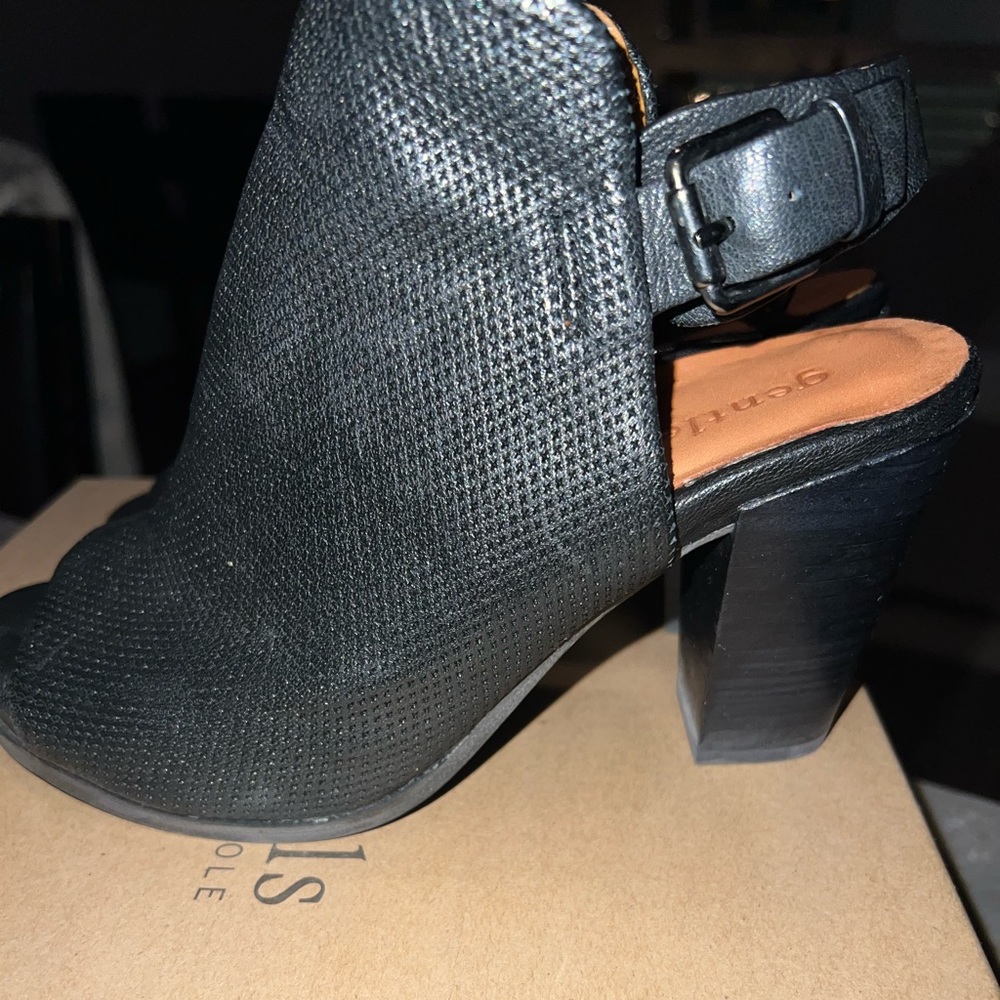 Gentle souls by Kenneth Cole black open toe booties sz 7.5